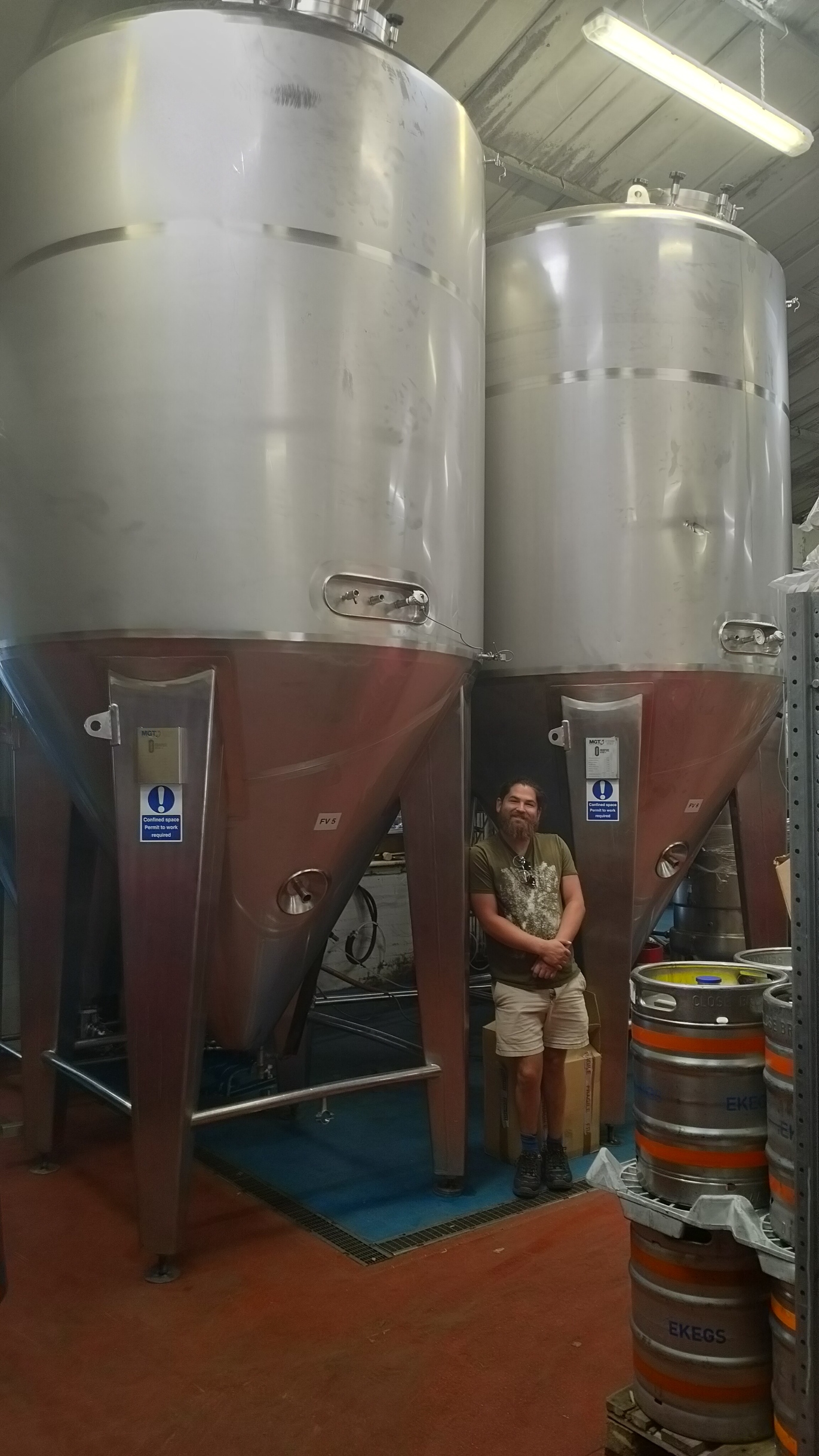 2 new 75HL fermenters for lagering Republika with head brewer.